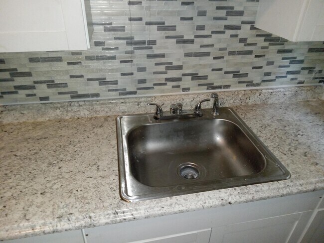 Foto del edificio - 444 W 25th St