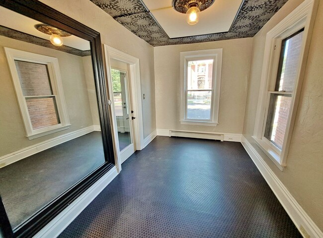 Building Photo - 304 Baltimore St