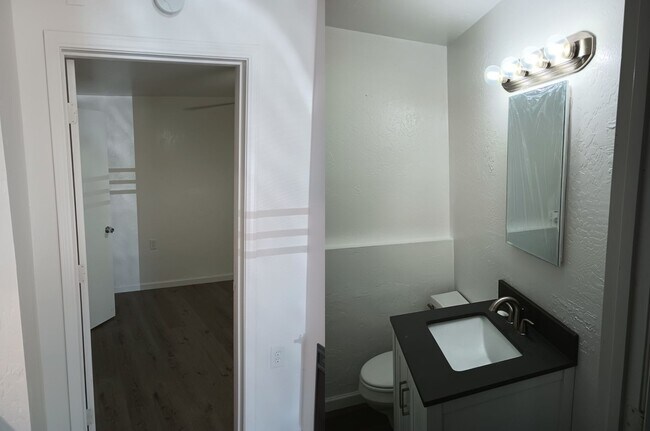 Foto del edificio - 1403 N Woodland Dr