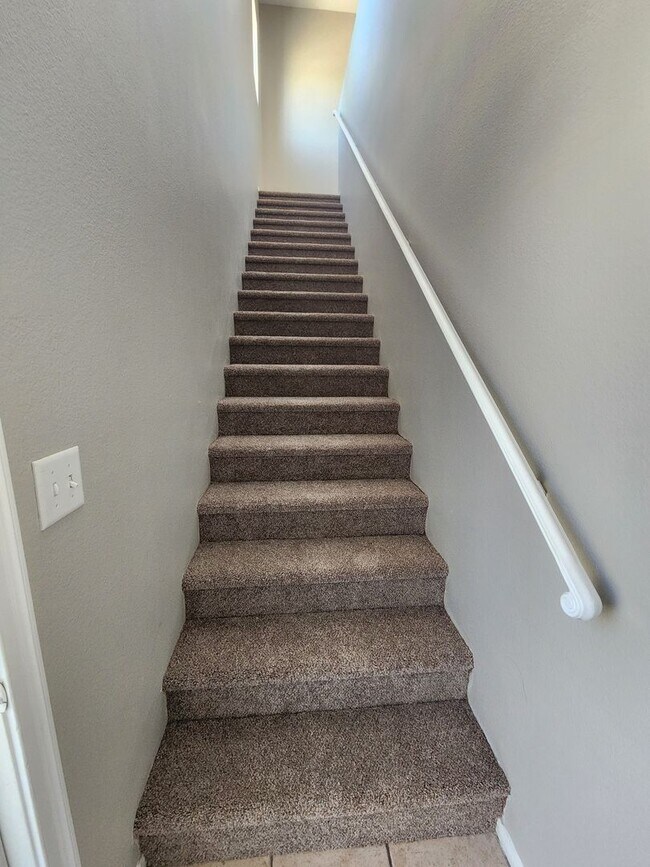 Building Photo - A fabulous 2 Bedroom + A Den in Summerlin