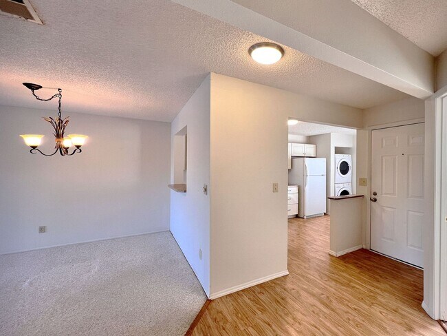 Foto del edificio - Charming 2-Bedroom, 2-Bathroom Townhome in Winterset