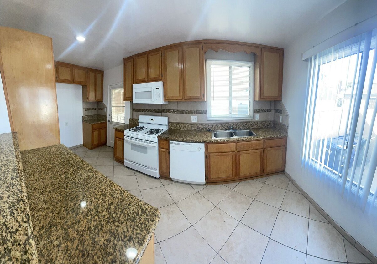 Primary Photo - MUST SEE!!! BEAUTIFUL HOUSE CLOSE TO THE L...