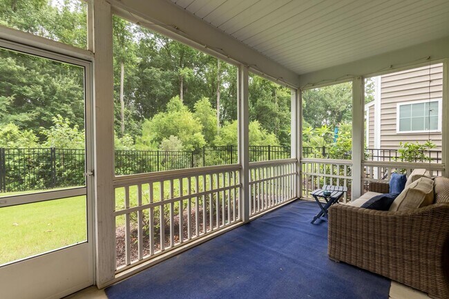 Foto del edificio - Brier Creek Living in a 4 Bedroom 3.5 Bath...