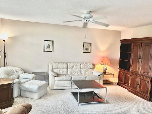 Foto del edificio - 715 Normandy Ln