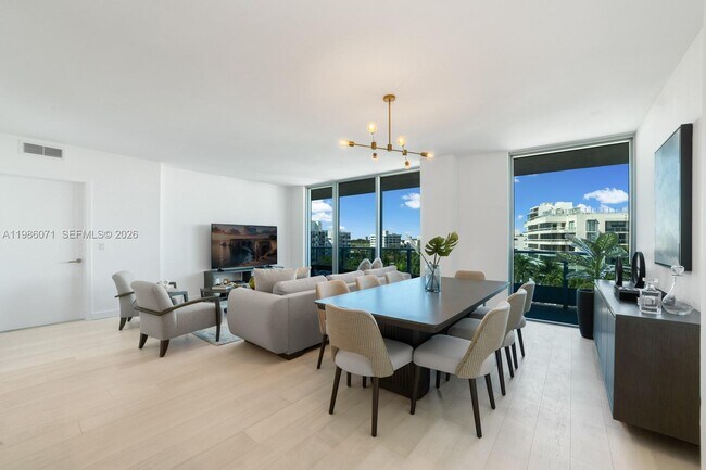 Foto del edificio - 9221 E Bay Harbor Dr