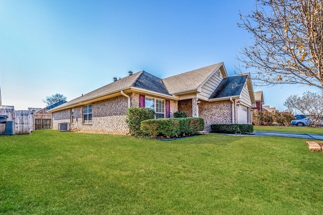 Building Photo - 4056 Cambridge Dr