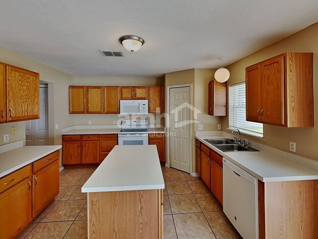 Foto del edificio - 31810 Parkdale Dr