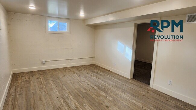 Building Photo - "Charming 1-Bedroom Retreat with Onsite Laundry in Ogden's Heart!"