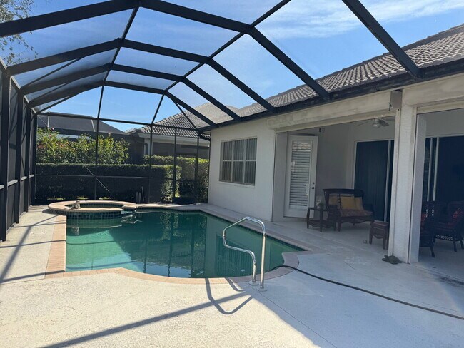 Foto del edificio - Resort-Style Furnished Home with Private P...