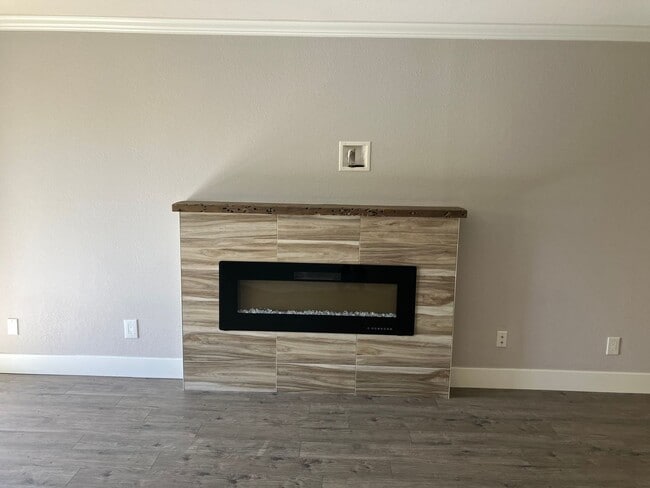 Building Photo - Fully Renovated Redmond 1 Bedroom