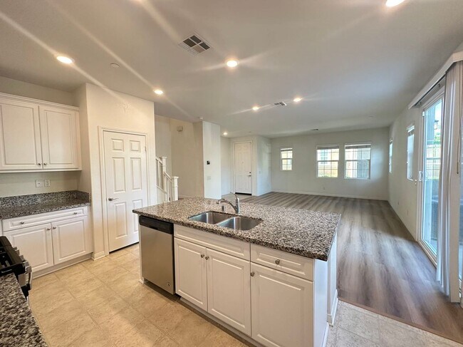 Building Photo - 4 bedroom home for lease in Chino