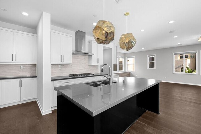 Foto del edificio - 8352 Ridge Ct