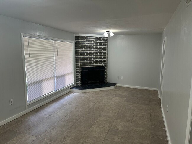 Foto del edificio - 2748 Woodside Dr