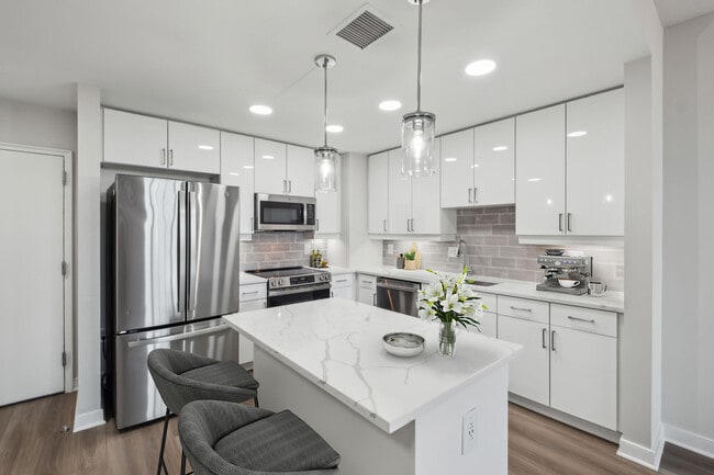 Building Photo - Senate Square