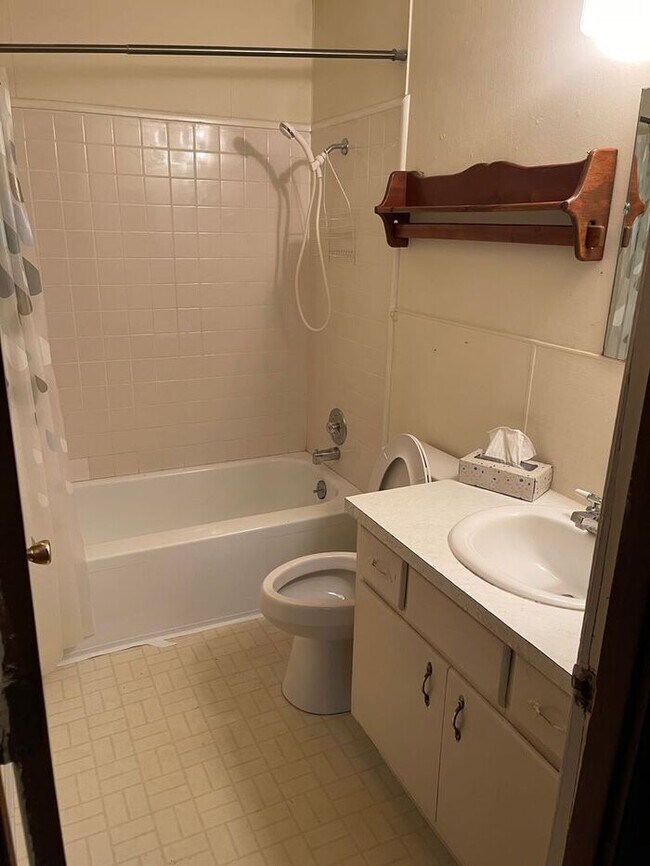 Foto del edificio - Super clean Townhome located in Ozark!!! 2...