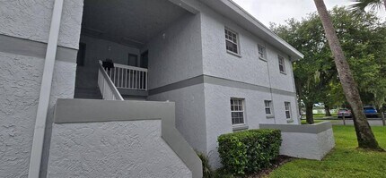 Building Photo - 588 Fairways Ln