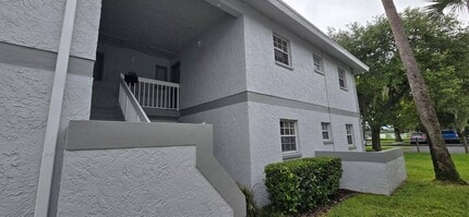 Building Photo - 588 Fairways Ln