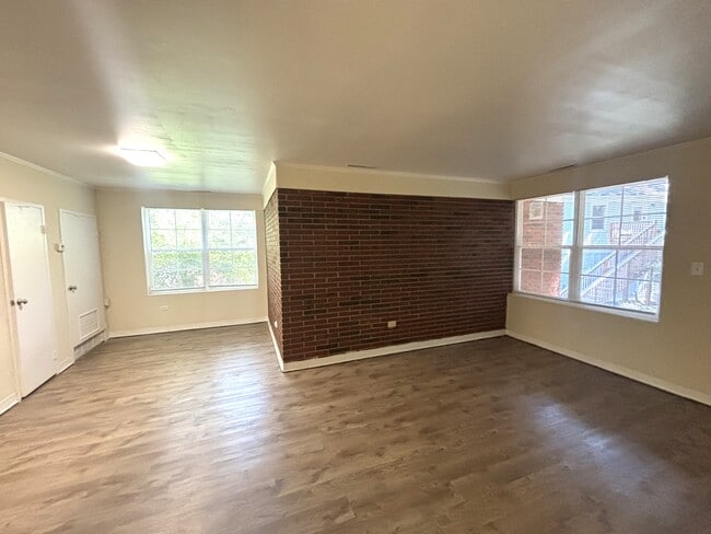 Building Photo - 100 Venita Dr