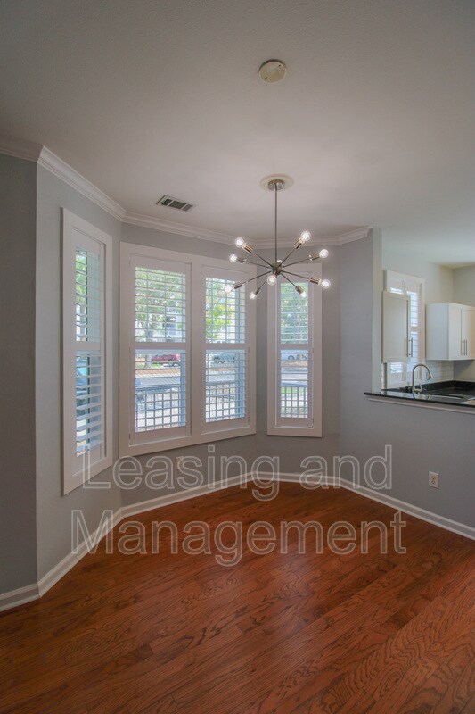 Foto del edificio - 130 River Landing Dr