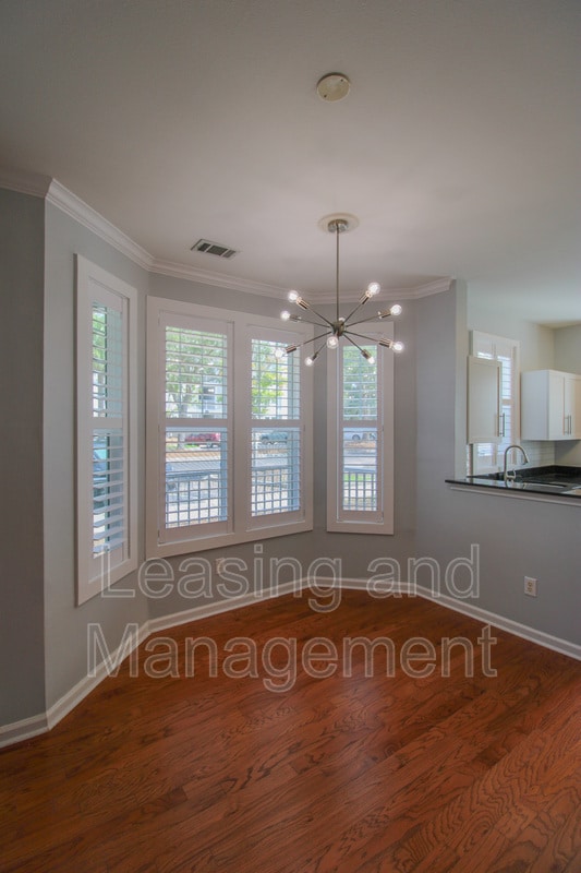 Building Photo - 130 River Landing Dr
