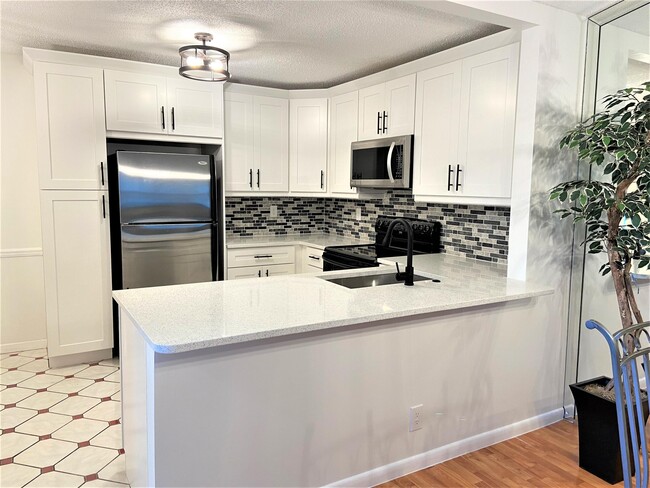 Building Photo - 7658 Tahiti Ln