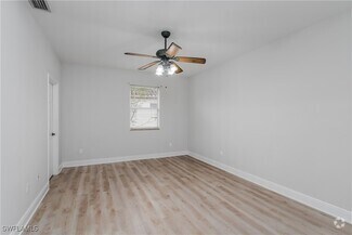 Building Photo - 2055 Par Dr