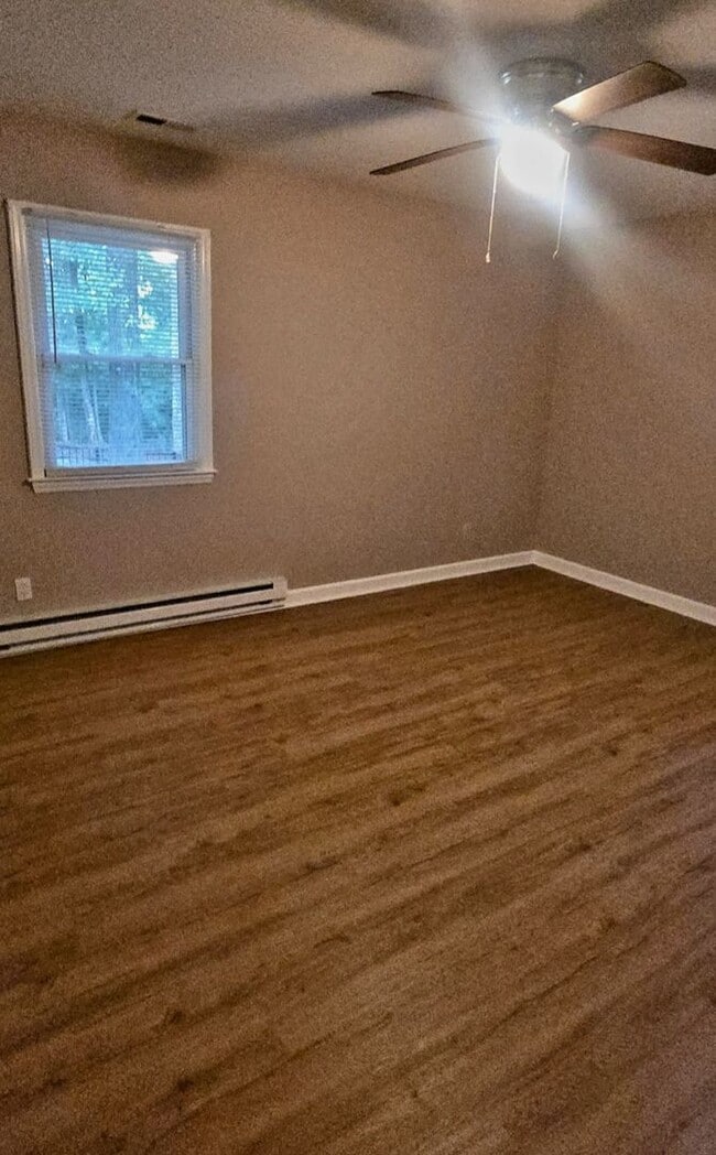 Building Photo - 8343 Lakedale Cir