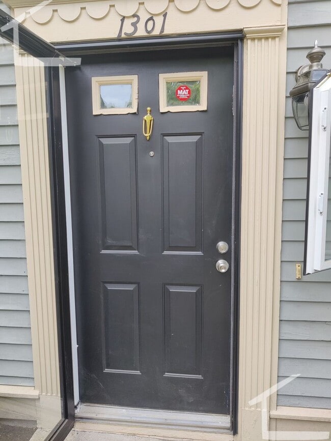 Building Photo - 1401 Lagrange St