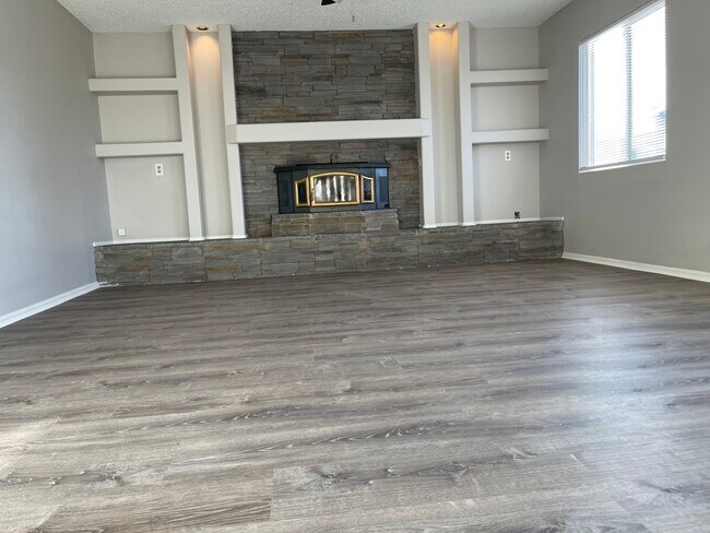 Building Photo - 4304 Anvil Dr