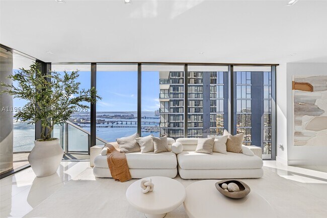 Foto del edificio - 700 NE 24th St