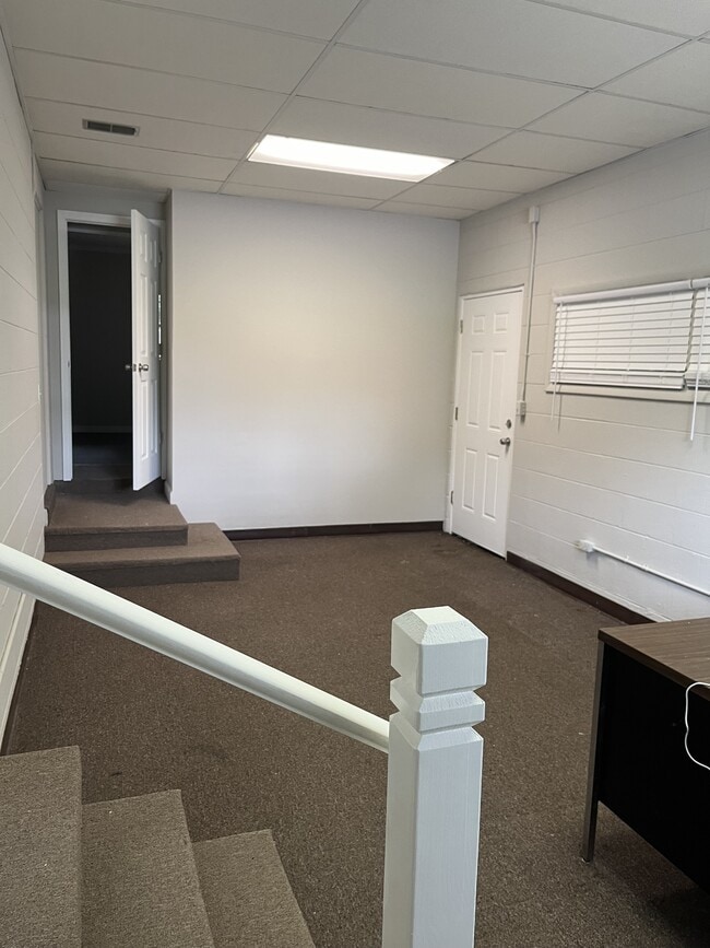 Building Photo - 1900 E Robinson St