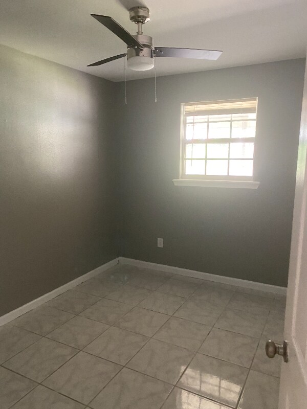 Foto del edificio - 1851 Murl St