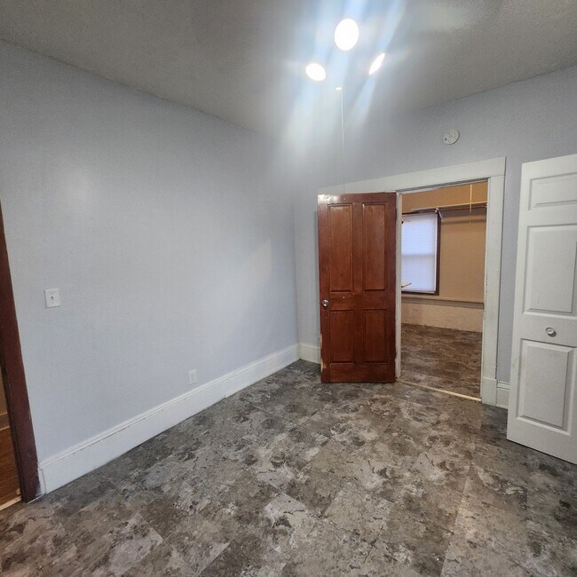 Building Photo - 468 Beaumont St