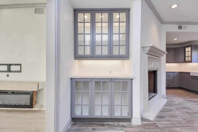 Building Photo - 840 Threadneedle St