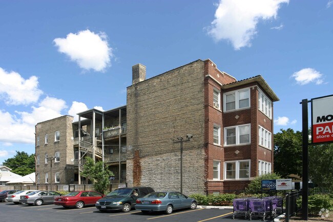 Building Photo - 5400 W Montrose Ave