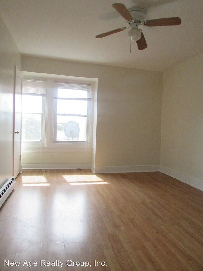 Building Photo - 1121 Spruce St