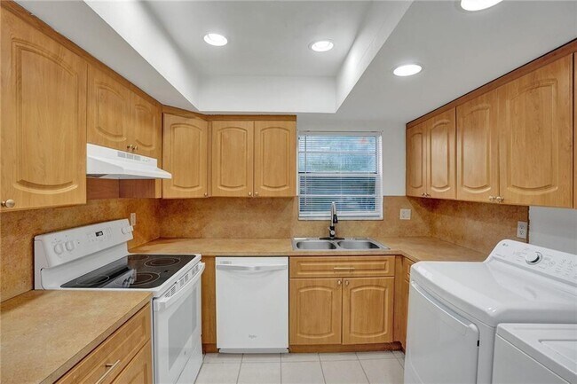 Foto del edificio - 7101 W Sunrise Blvd
