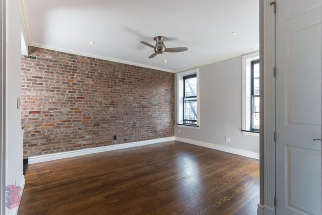 Foto del edificio - 340 E 18th St