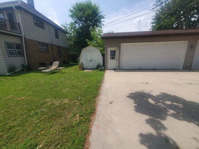 Foto del edificio - 421 W Oakland Ave