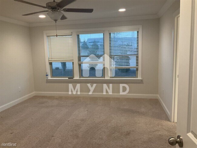 Foto del edificio - 4 br, 3.5 bath Townhome - 3150 McMurtry St