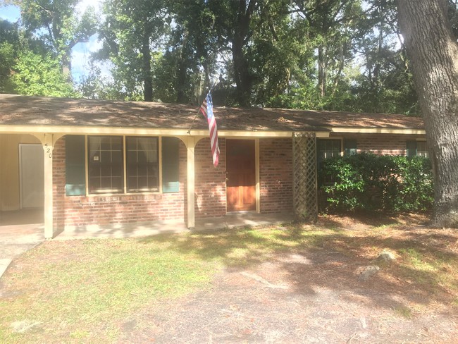 Building Photo - 520 Mimosa Pl