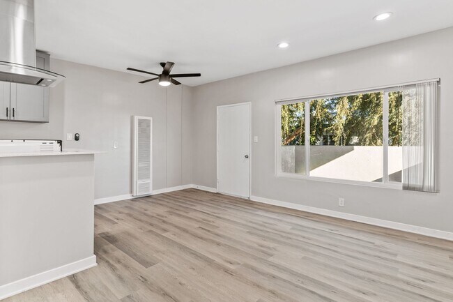 Foto del edificio - 1655 W Malvern Ave