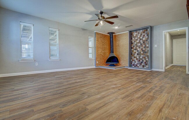 Building Photo - 1807 Briar Hill Dr