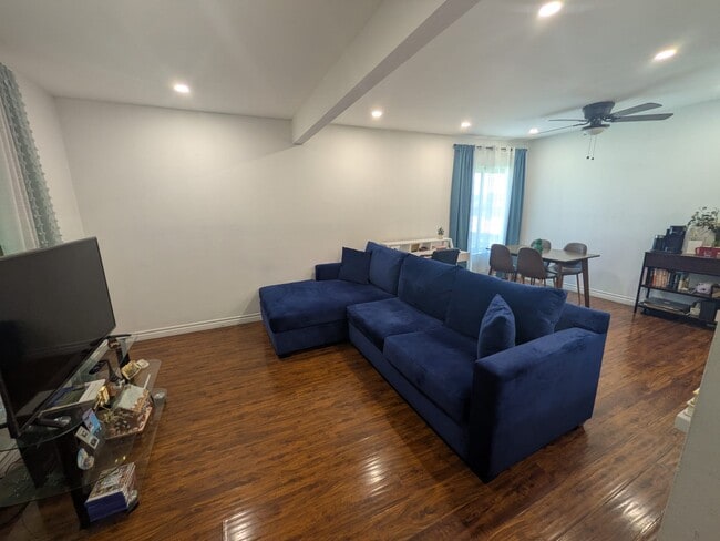 Building Photo - 5652 Yolanda Ave