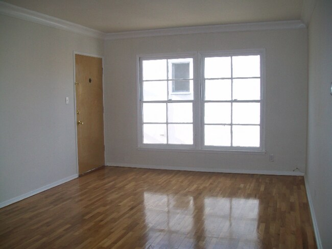 Foto del edificio - 1466 S Sherbourne Dr