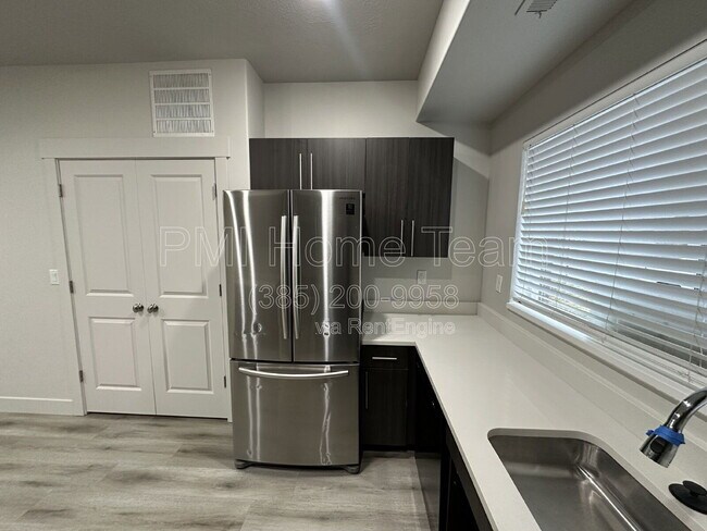 Foto del edificio - 2874 Kiesel Ave