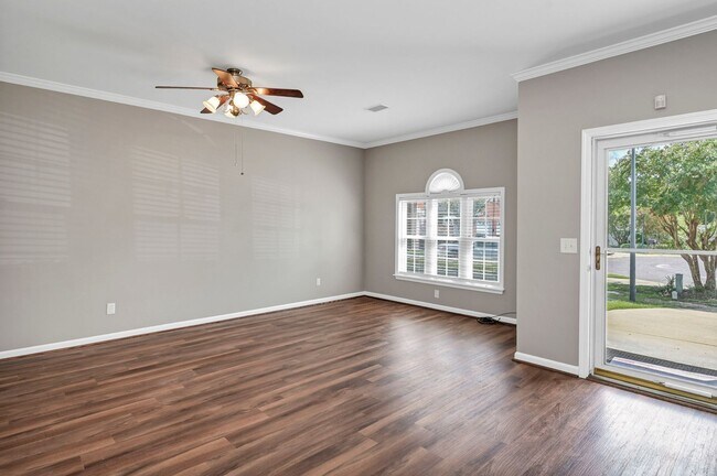 Building Photo - Low-Maintenance 2BR Home with Fenced Yard ...