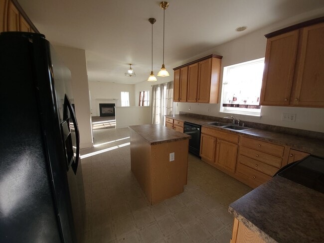 Building Photo - Beautiful 4-Bedroom Single Family Home on Corner Lot in the Peaceful Meritage Community