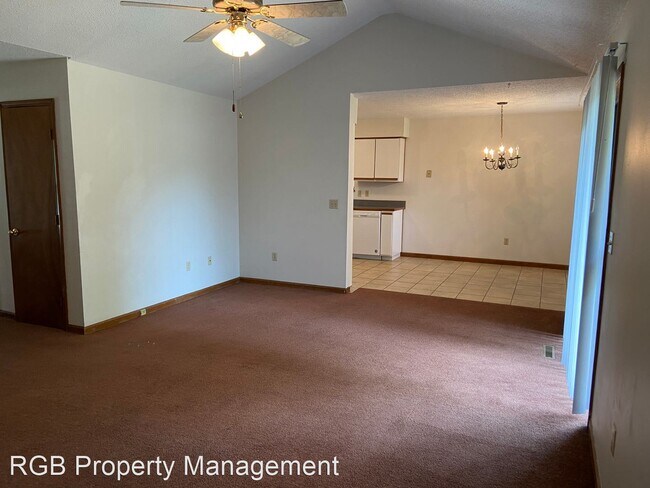 Building Photo - 3 br, 2 bath House - 2949 E. Belmont Ave