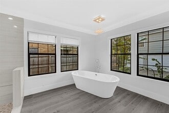 Building Photo - 1633 Fourcade St